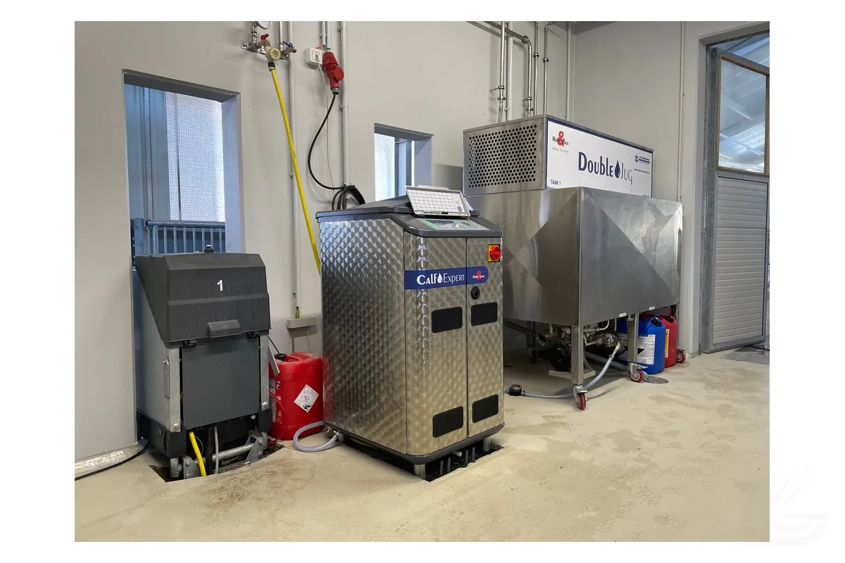 CalfExpert and DoubleJug installed in a calf barn